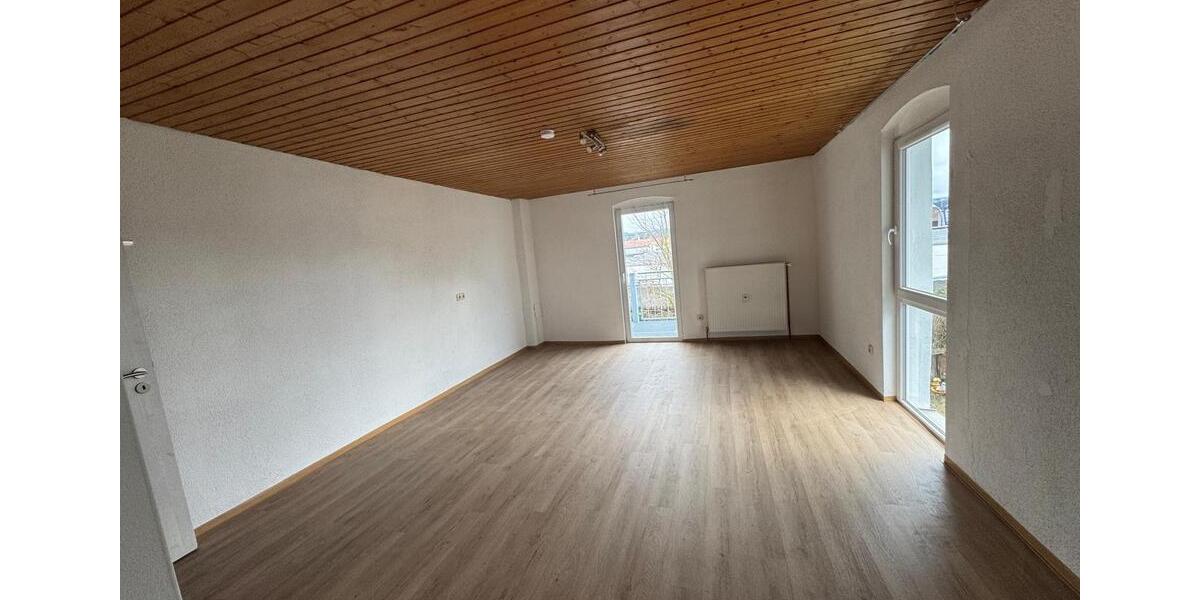 Etagenwohnung Weiden in der Oberpfalz - 3 Zimmer, 89 m&sup2;, 900&euro; | Angebot:25626146