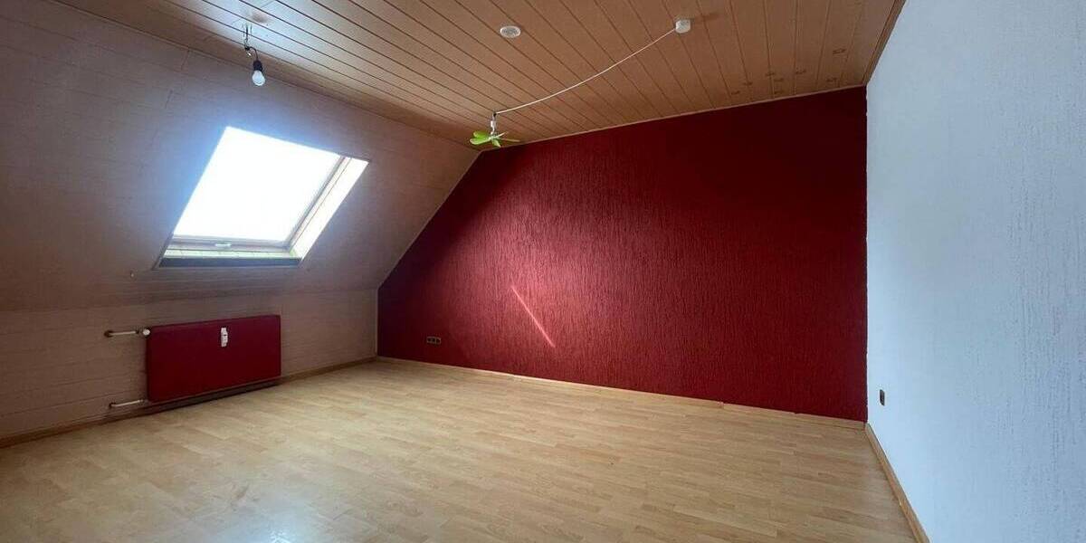 3 Zimmer Dachgeschoss Wohnung in Oberlinxweiler mit erstklassiger Anbindung nach Sankt Wendel 3 zimmer