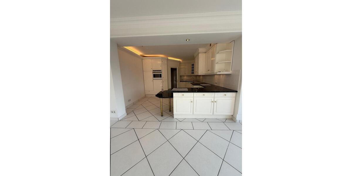 Doppelhaushälfte Soest - 6 Zimmer, 200 m&sup2;, 2.400&euro; | Angebot:25857395