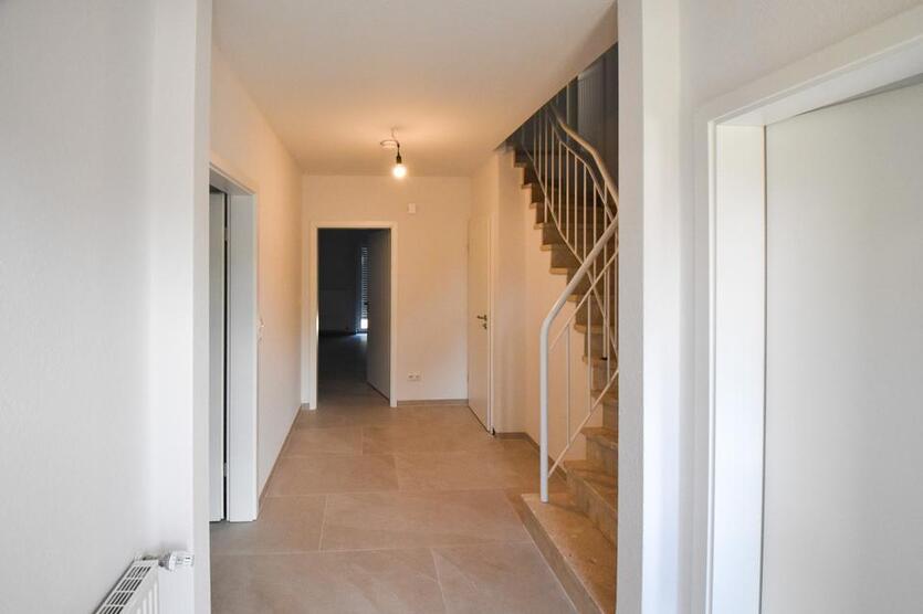 Großzügige Doppelhaushälfte mit Garage in ruhiger Lage in der Stadt Friesoythe zimmer