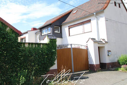 Für Naturliebhaber zum Ausbau-Bauernhaus, Scheune und mehreren Garagen mit traumhaften Baulandgrundstück! 6 zimmer