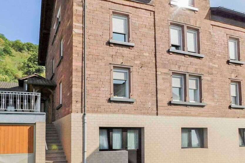 Haus zum Kaufen in Klingenberg am Main 490.000 € 370.22 m²