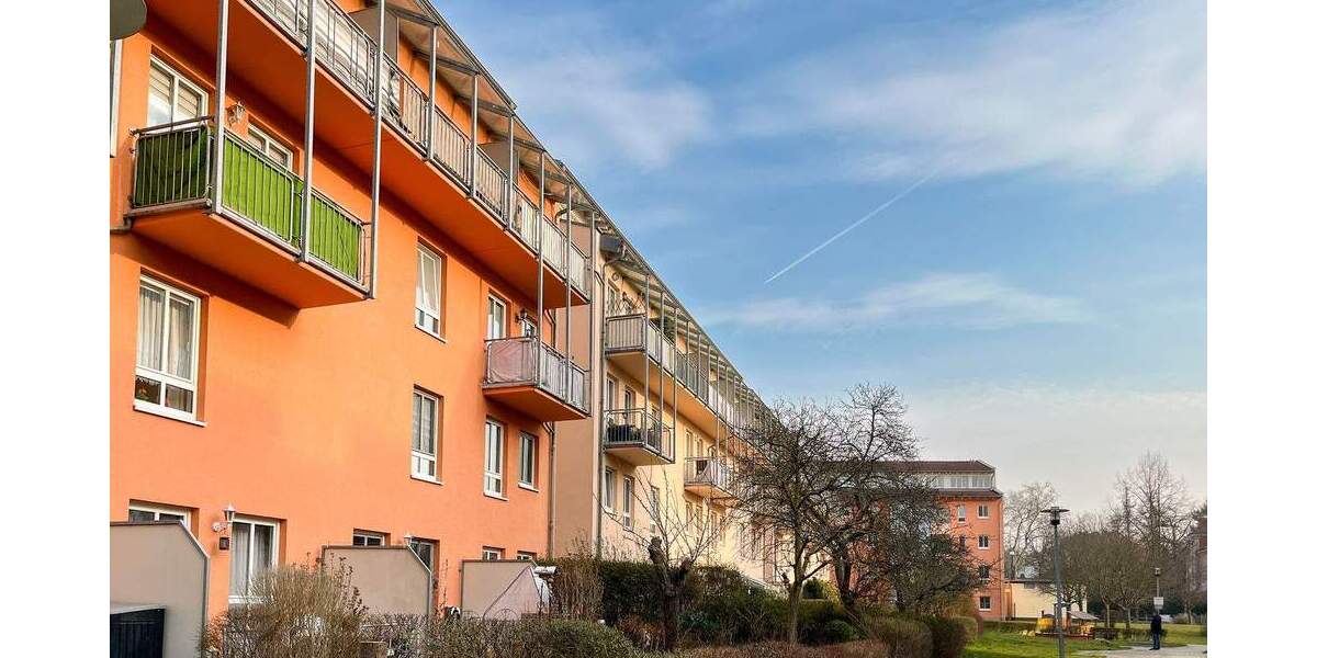 Ruhig gelegene 3-Raumwohnung mit Parkett, 2 Balkonen und Tiefgaragenstellplatz 3 zimmer
