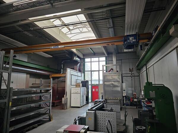 Gewerbeimmoblie mit Hallen- und Büroflächen zimmer