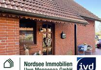 GEPFLEGTES WOHNAMBIENTE IN GROSSER UND HELLER Dachgeschoßwohnung