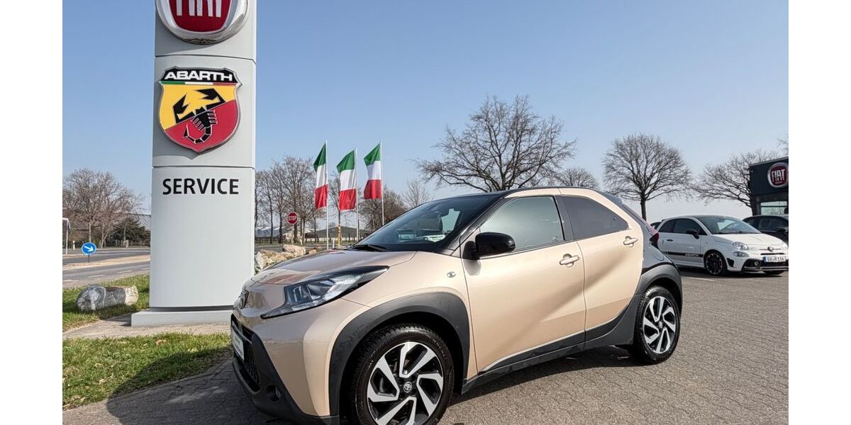 Toyota Aygo (X) 27.300 km 14.890 &euro; Grevenbroich 41515