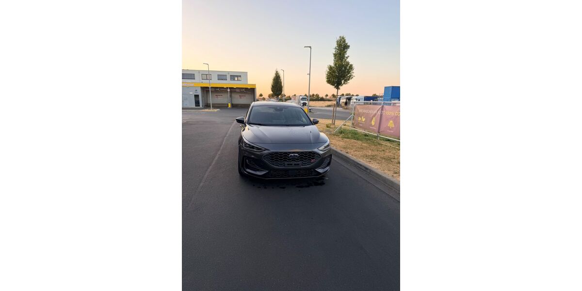 Ford Focus 10.500 km 33.500 &euro; Dormagen 41539