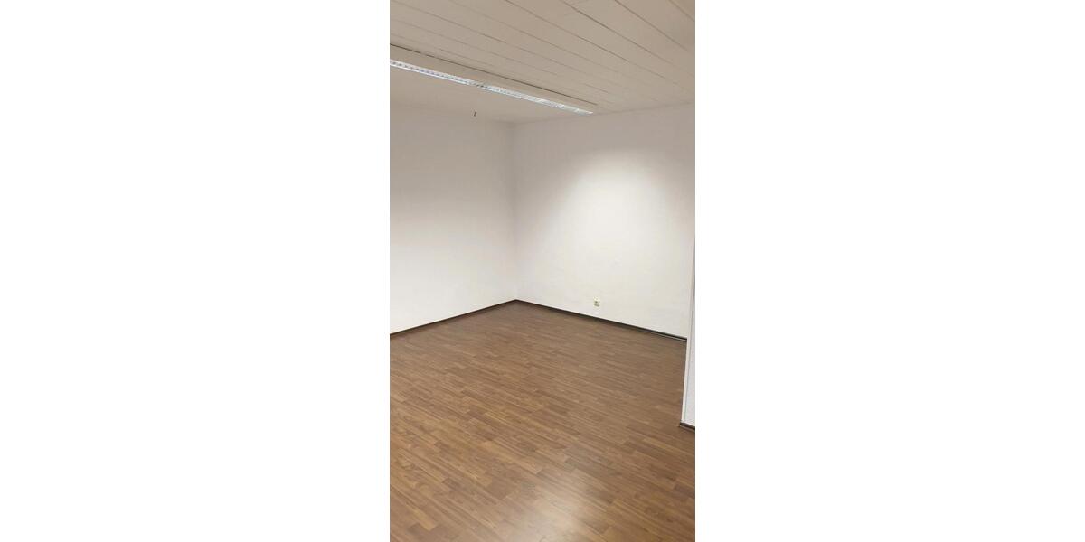 3 Zimmer Wohnung, Küche, Bad und Dachterrasse in 97653 Bisch 3 zimmer