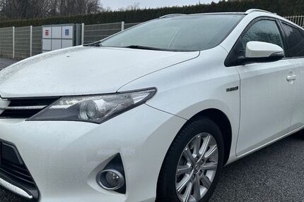 Toyota Auris 100.000 km 12.500 &euro; Dresden 01259