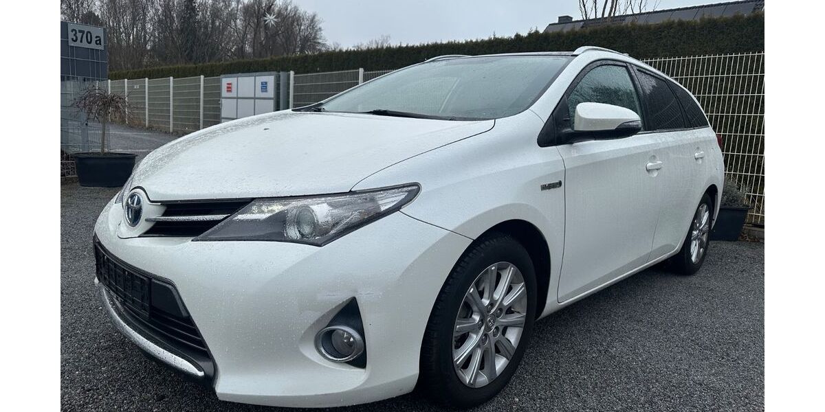 Toyota Auris 100.000 km 12.500 &euro; Dresden 01259