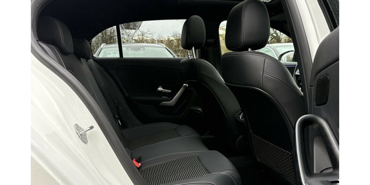 Mercedes-Benz A 200 KEYLESS/MULTIBEAM/PANO/KAMERA/AHK/1.HAND 61.992 km 25.900 &euro; Villingen-Schwenningen 78054