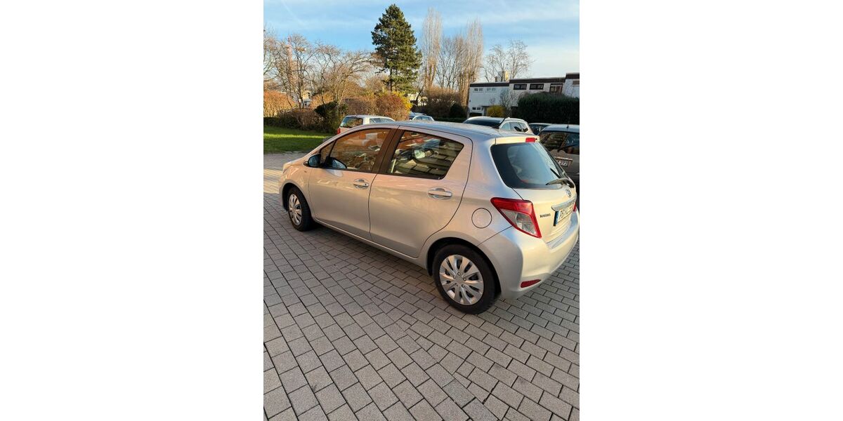 Toyota Yaris 95.000 km 7.800 &euro; Paderborn 33100