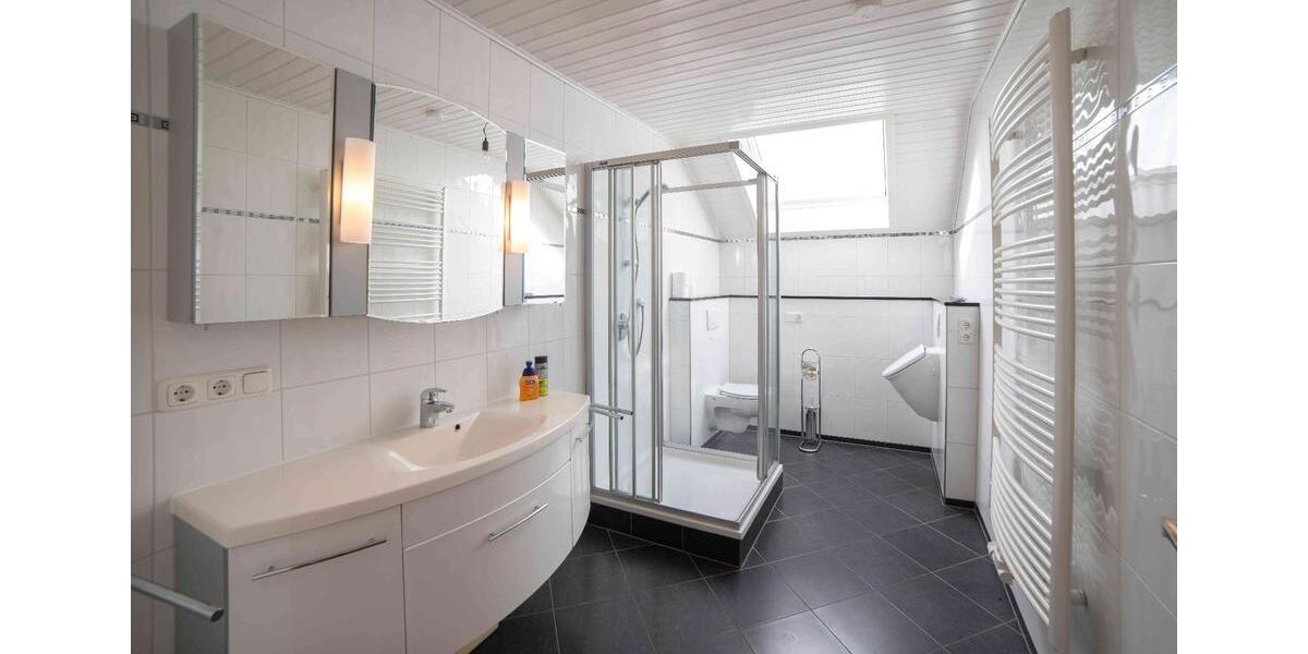 Einfamilienhaus Korbach - 11 Zimmer, 250 m&sup2;, 460.000&euro; | Angebot:26349701