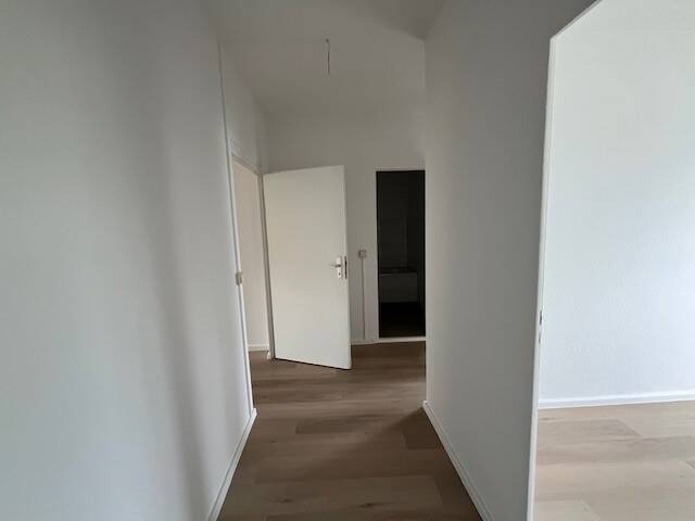 Etagenwohnung Zwickau Neuplanitz - 4 Zimmer, 70 m&sup2;, 400&euro; | Angebot:26673972