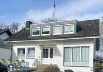 **3 Zimmer-Wohnung MIT 2 KLEINEN BALKONEN - NUR 500 METER VOM STRAND ENTFERNT**