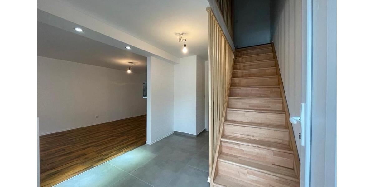 Reihenhaus Siegbach - 2 Zimmer, 140 m&sup2;, 800&euro; | Angebot:24458480