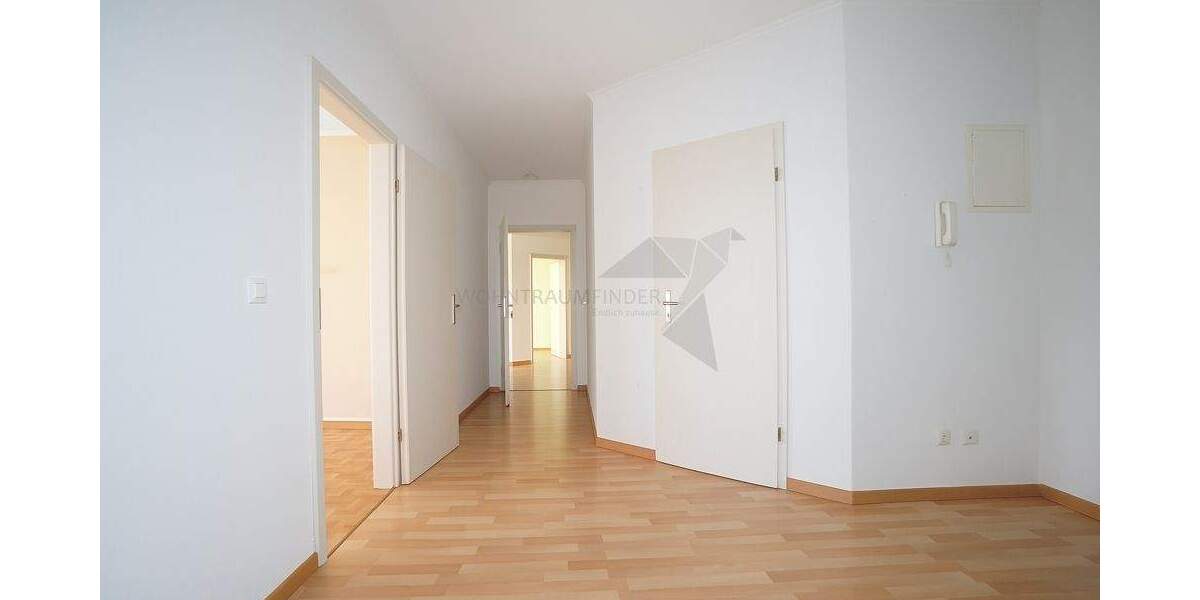 Geräumige, helle 4-Raum-Wohnung mit Balkon und Pkw-Stellplatz 4 zimmer