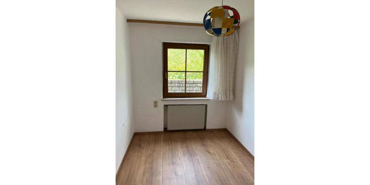 Erdgeschoßwohnung Gersfeld (Rhön) - 5 Zimmer, 123 m&sup2;, 890&euro; | Angebot:26620836