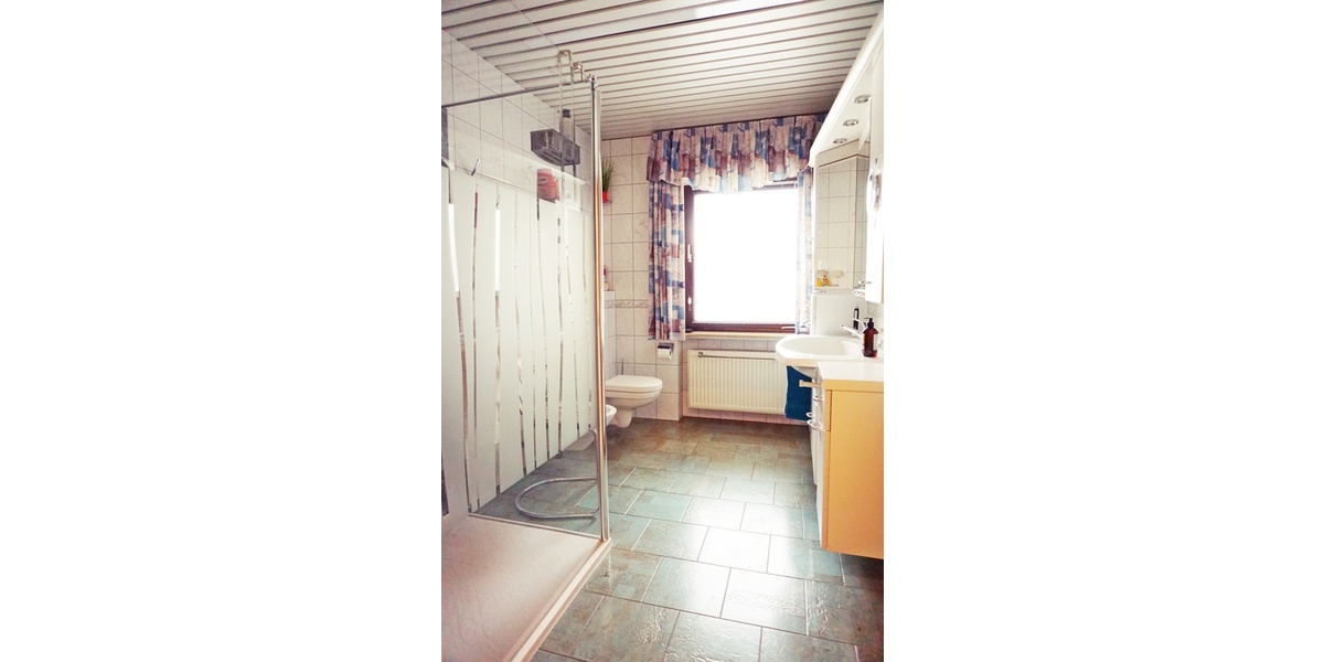 Gepflegtes 1-2 Fam. Haus, neuwertige Heizung, div. Renovierungen, Garten, Doppel-Garage, Terrasse, B - Einfamilienhaus Zierenberg Burghasungen | Angebot:26459788