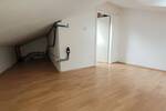 * Großzügig Wohnen * lichtdurchflutete 3 Zimmer-DG-Wohnung mit EINBAUKÜCHE in zentraler City-Lage *