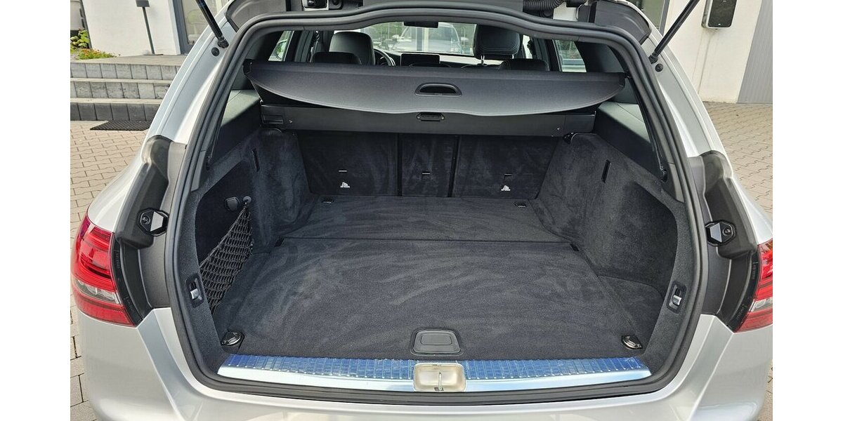 Mercedes-Benz C 200 d T AMG Line LED LEDER NAVI AHK AUS 2.HAND 27.850 km 29.990 &euro; Löhne 32584