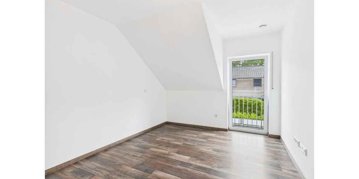 Außergewöhnliches Haus Wohnung über 2 Etagen in ruhiger Lage von Metjendorf-Oldenburg, KFW 70-ModernCarportGarten Wohnen am Rande von Oldenburg - Doppelhaushälfte Wiefelstede / Metjendorf Metjendorf | Angebot:26312135
