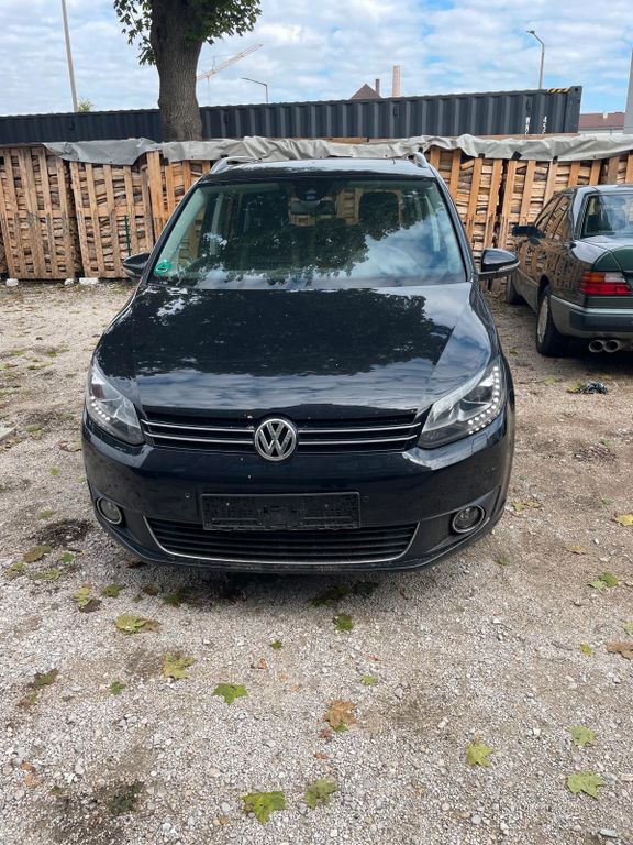 VW Touran 176.500 km 6.699 € Nürnberg 90431