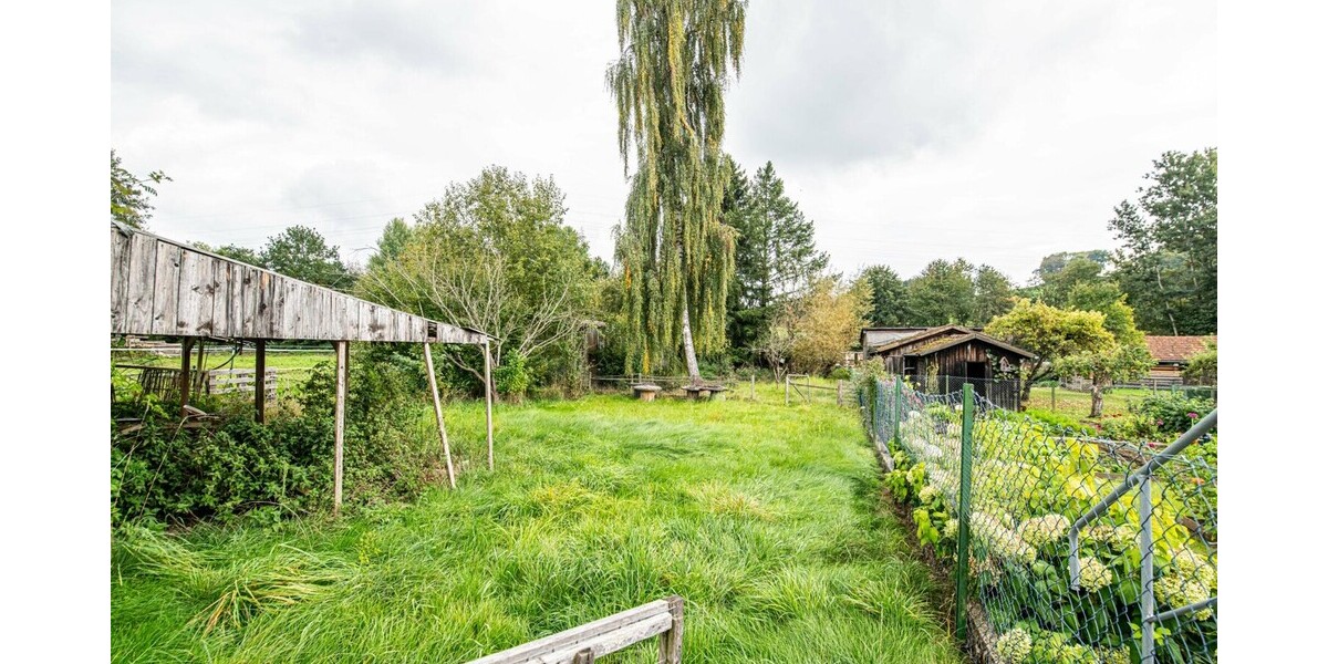 Zweifamilienhaus mit großem Grundstück 8 zimmer
