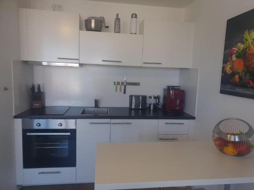 Schönes möbliertes 1-Zimmer-Appartment mit W-Balkon und TG-Stell.