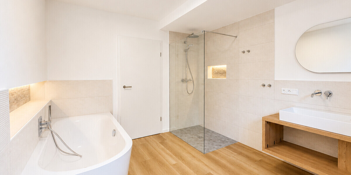 Exklusive kernsanierte Loftwohnung im Erstbezug mit Privatteich & Panorama-Glasfront - Erdgeschoßwohnung Münster / Albachten Albachten | Angebot:26621543