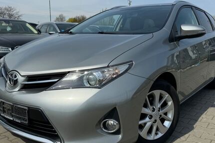 Toyota Auris 242.000 km 8.599 &euro; Oberkrämer 16727