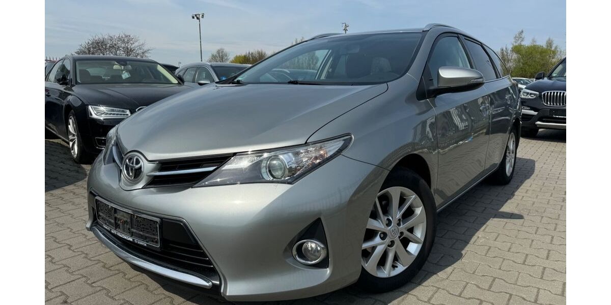 Toyota Auris 242.000 km 8.599 &euro; Oberkrämer 16727