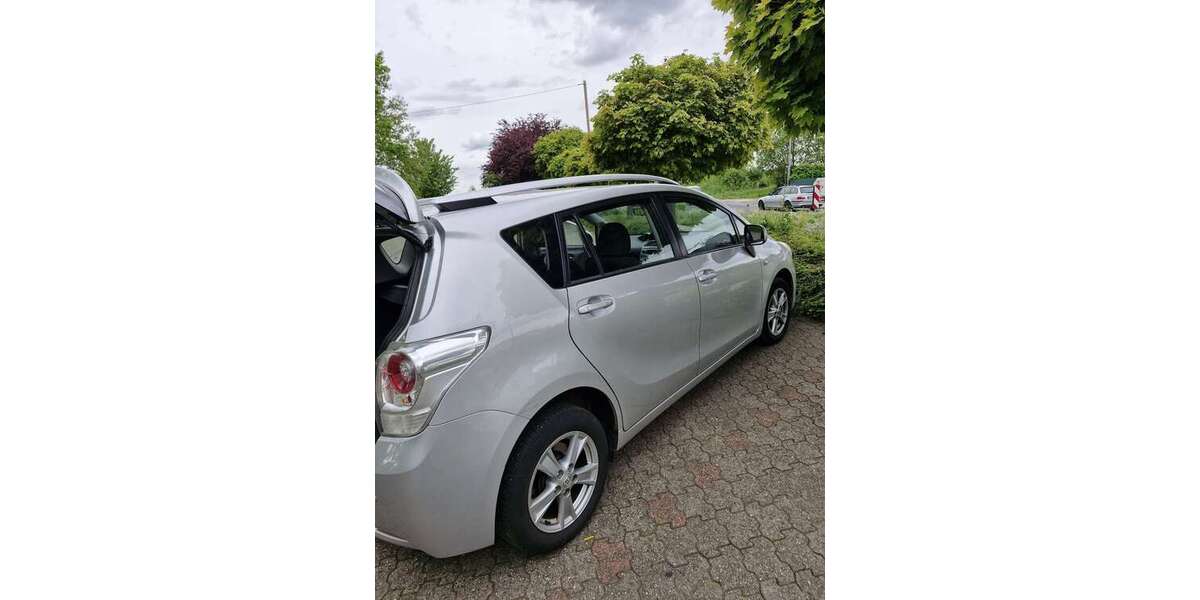 Toyota Verso 201.000 km 4.190 &euro; Köln 51145