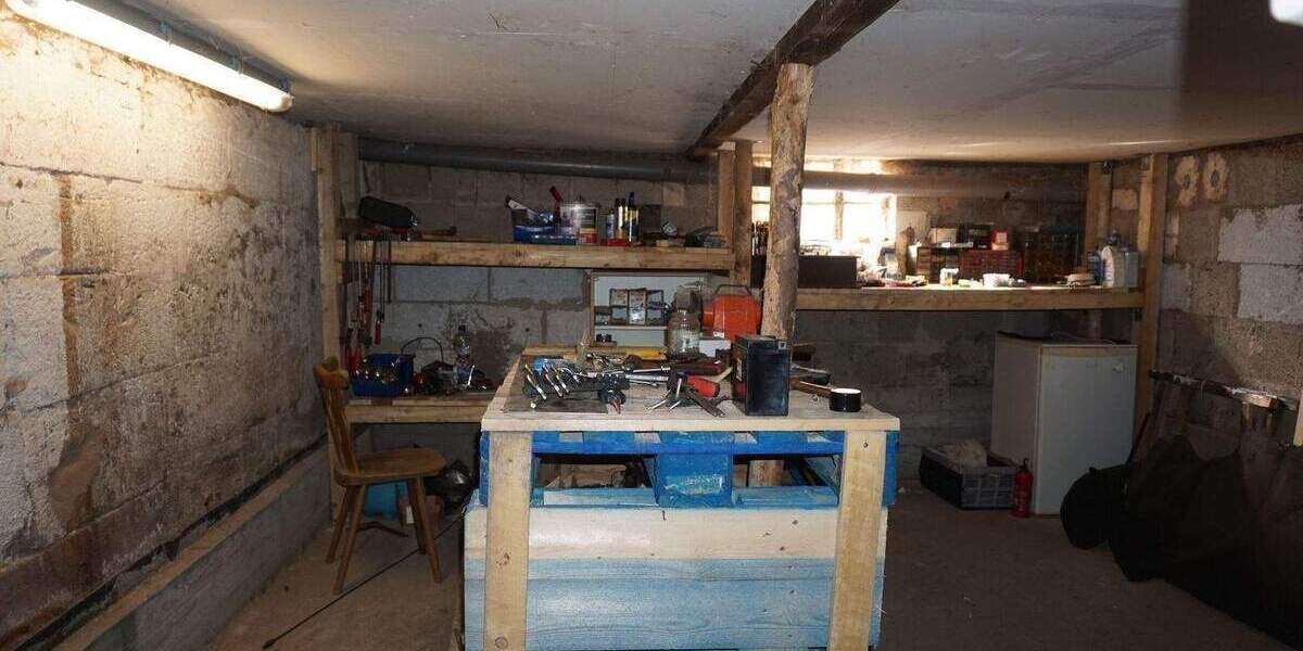 Mehrfamilienhaus, Wohnhaus Bad Arolsen Schmillinghausen - 6 Zimmer, 155 m&sup2;, 125.000&euro; | Angebot:25984351