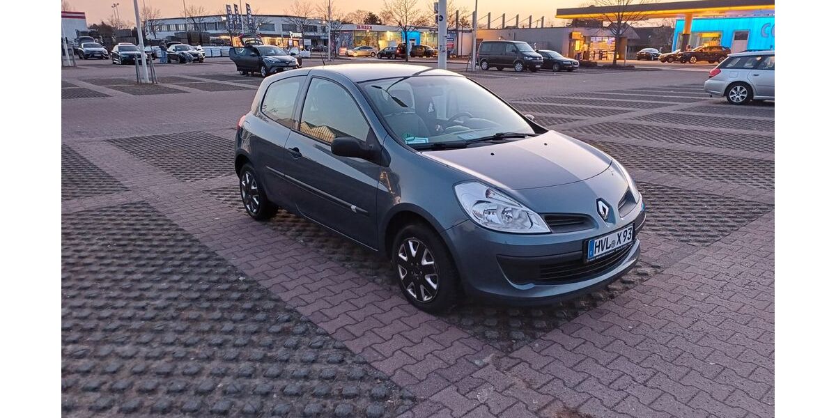 Renault Clio 100.750 km 2.499 &euro; Brieselang 14656