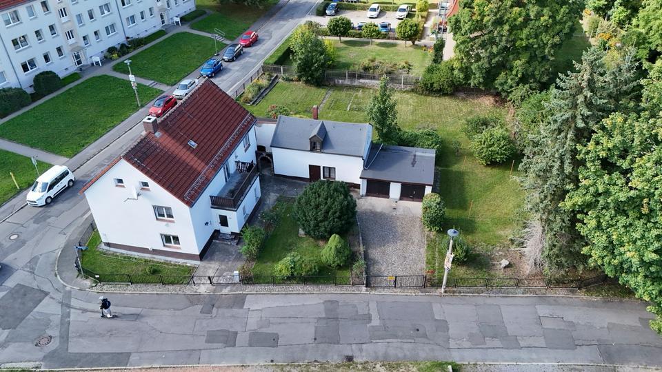 Grundstück mit Einfamilienhaus und Garagen in Freiberg | 2030m2