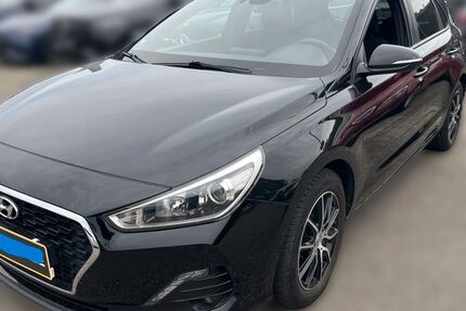Hyundai i30 94.015 km 9.999 &euro; München 81243
