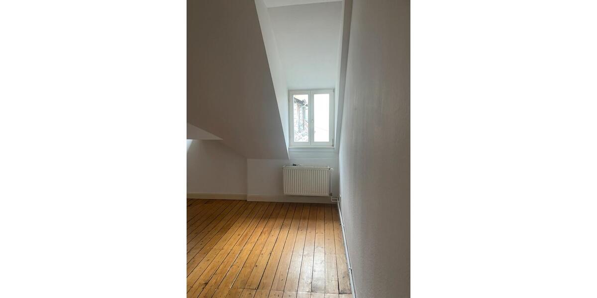 Etagenwohnung Wiesbaden Biebrich - 4 Zimmer, 105 m&sup2;, 1.090&euro; | Angebot:25962797