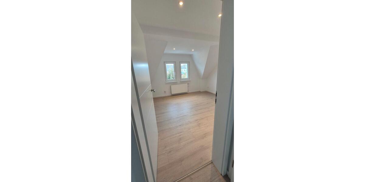 Dachgeschoßwohnung Urmitz - 2 Zimmer, 70 m&sup2;, 820&euro; | Angebot:26689080