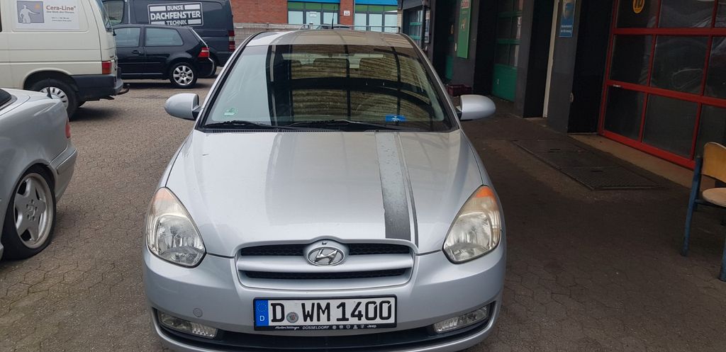 Hyundai Accent 110.000 km 2.799 &euro; Düsseldorf 40231