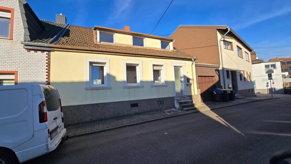 Reihenhaus Saarbrücken Dudweiler - 5 Zimmer, 110 m&sup2;, 85.000&euro; | Angebot:26780235