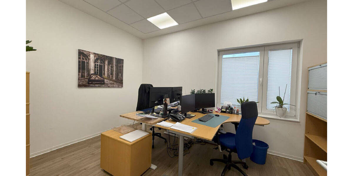 Büro-Praxisfläche mit Lager 9 zimmer