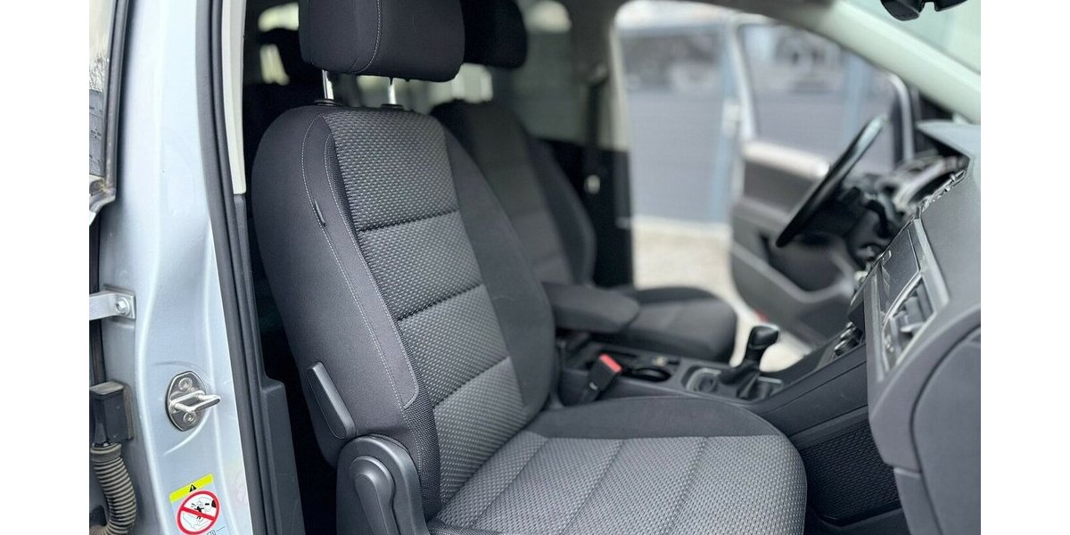 VW Touran 7 Sitze / Automatik / AHK / 1. Hd / Navi 110.000 km 23.490 &euro; Mönchengladbach 41066