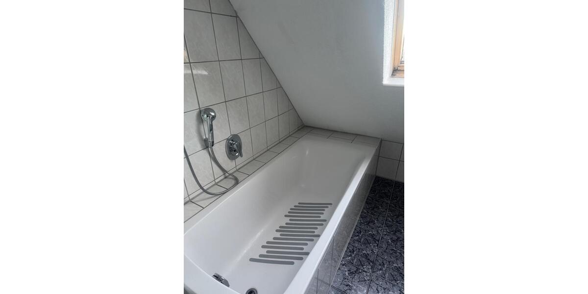 Dachgeschoßwohnung Günzburg - 4 Zimmer, 82 m&sup2;, 770&euro; | Angebot:26708616