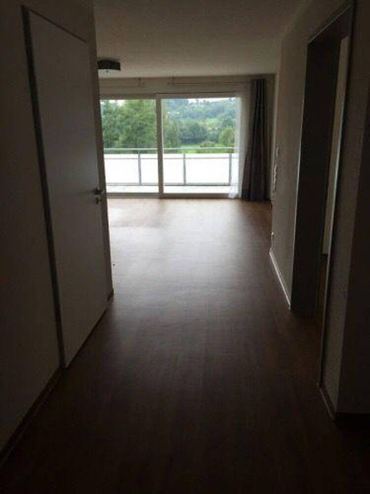 geräumige 3,5-Zimmer-Wohnung mit großem Balkon mit Blick ins Neckartal