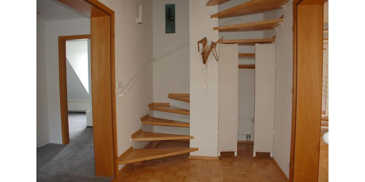 Dachgeschoßwohnung Frankfurt (Oder) - 4 Zimmer, 165 m&sup2;, 1.050&euro; | Angebot:26355014