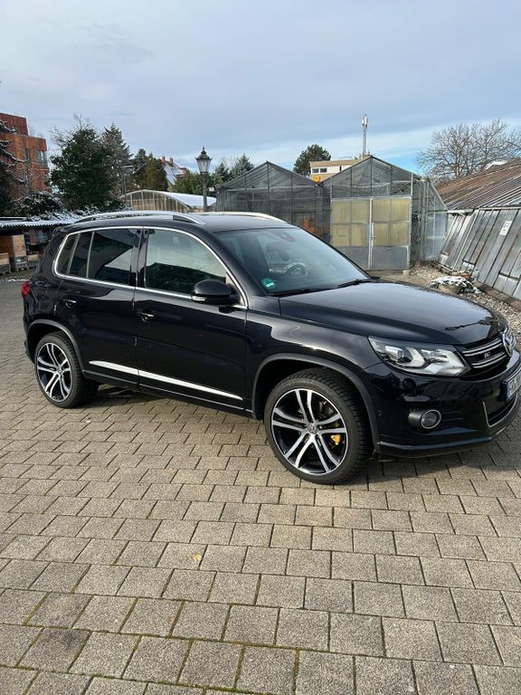 VW Tiguan 127.000 km 18.990 € Bekond 54340