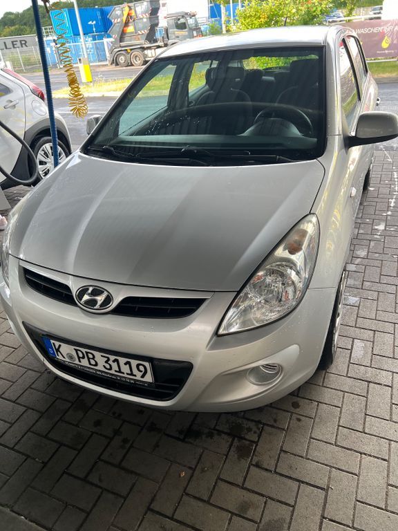 i20