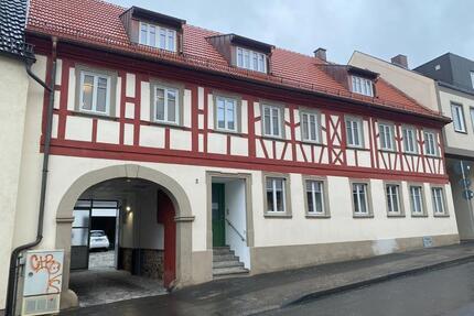 Charmante 2-Zimmer-Dachgeschoßwohnung im historischen Gebäude