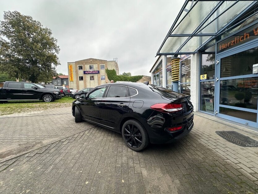 Hyundai i30 Fastback Fastback 1.4 T-GDI 140.000 km 11.990 € Rudolstadt 07407